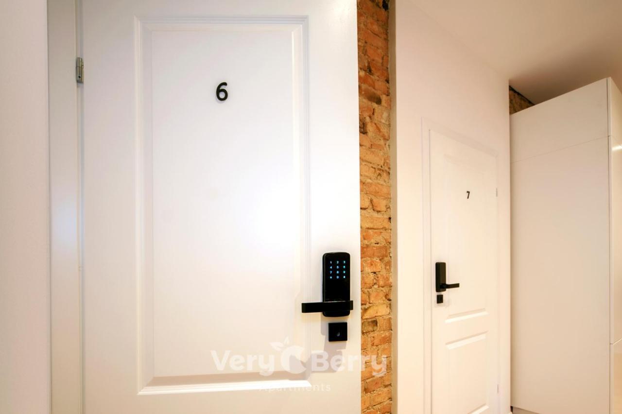 Very Berry - Glogowska 35A - Mtp Apartments - Self Check In 24H Poznan Luaran gambar