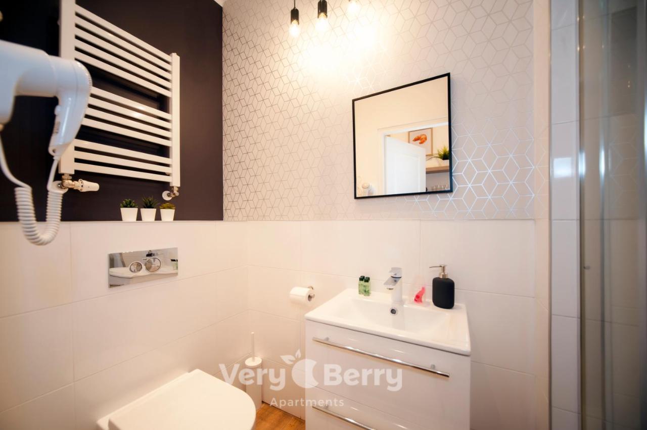 Very Berry - Glogowska 35A - Mtp Apartments - Self Check In 24H Poznan Luaran gambar